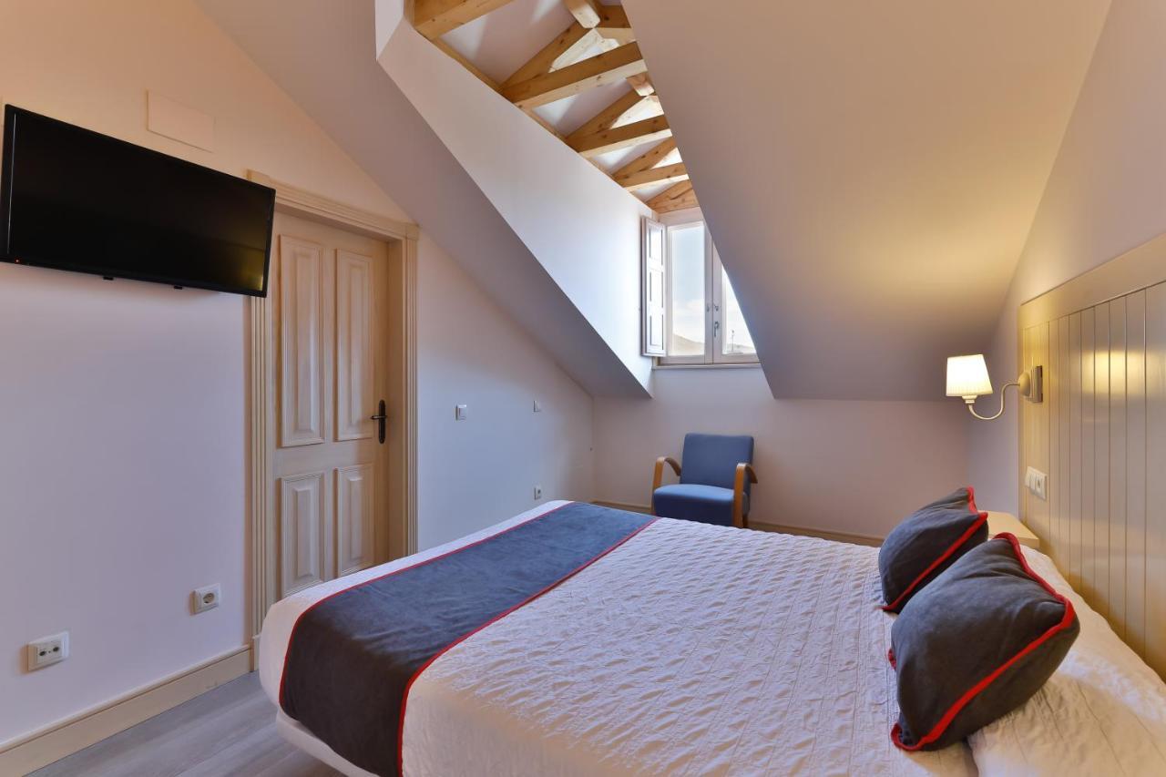 Hostal La Chata By Vivere Stays San Ildefonso ภายนอก รูปภาพ